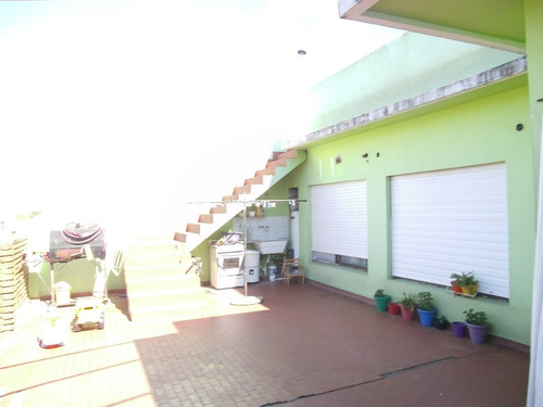 Imagen 4 de 12 de Local De 130 M2 Con Vivienda De 4 Ambientes Y Fondo Libre.