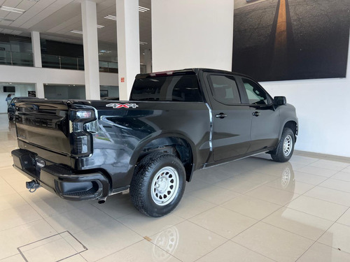 Chevrolet Silverado WT DOBLE CABINA 4X4