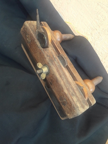 Herramienta De Carpintero Cepillo Antiguo
