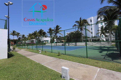 Cad Mayan Lakes 16 302. Amplia Terraza Con Vista A Las Áreas Comunes Y Acceso A Un Exclusivo Club De Playa