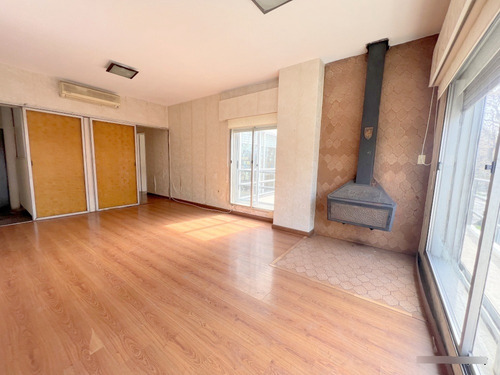 Venta Hermosa Casa De Altos, La Blanqueada, 2 O 3 Dormitorios, Al Frente, Balcón, Terraza, Sin Gastos Comunes, Independiente, Divina