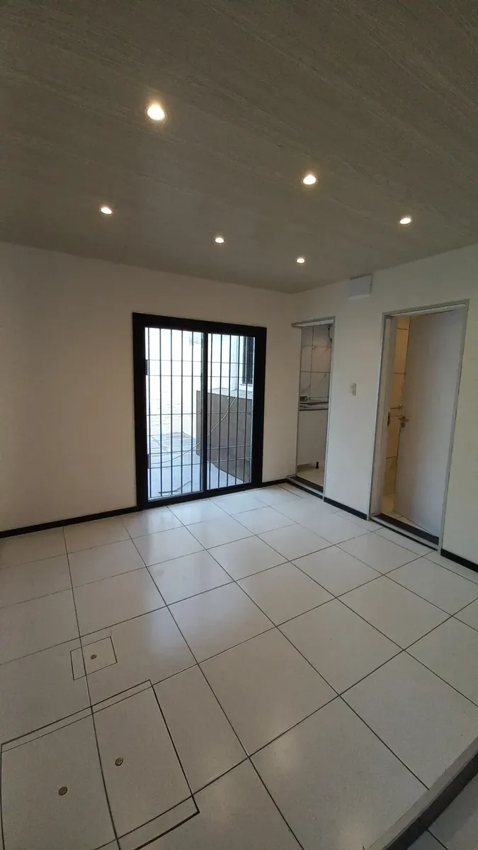 Alquiler De Casa En Ph De 2 Dormitorios Con Cochera Y Patio · Foto 2