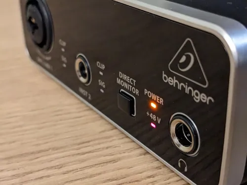 Interfaz De Audio Behringer U-phoria Um2 (Usado)