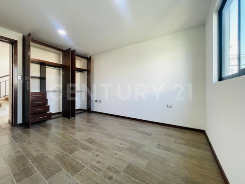 Venta Casa En Frac Sendero Del Fresno 3 Recamaras, 4 Baños, Con Jardín, Puebla