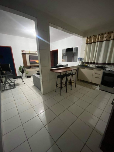 Imagem 4 de 6 de Casa À Venda Com Piscina, E À 1,8km Do Mar Em Mongaguá, Litoral Sul De Sp.