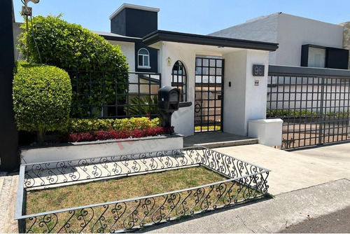 Casa De Ensueño En Chiluca: Espacio Y Elegancia