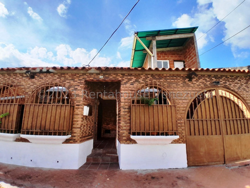 Casa En Venta En La Fundacion Cagua Aragua 24-5354 Ec