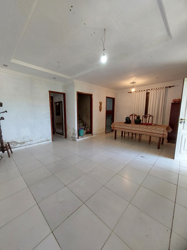Casa De 2 Andares Com 4 Quartos.
