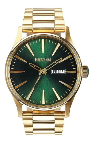 Reloj pulsera Nixon The sentry de cuerpo color dorado, analógico, para hombre, fondo verde, con correa de acero inoxidable color dorado, agujas color dorado, dial dorado, minutero/segundero dorado, bisel color dorado y desplegable