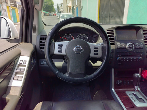 Nissan Pathfinder Exclusive V6 At
