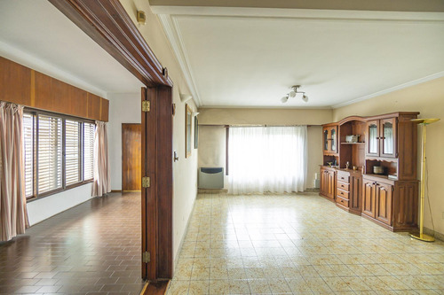 Casa En Venta En Rafael Calzada De 5 Ambientes