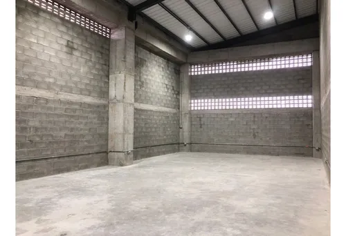 Bodega En Arriendo, Sector Jardines- Via El Caimo