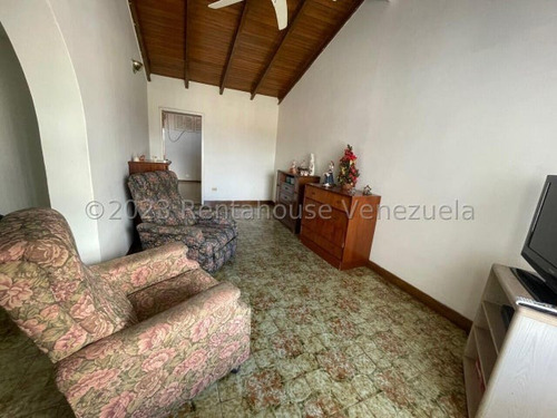 Jg Cod Flex 23-22208 Se Vende Bella Y Espaciosa Cas En Alto Prado Negociable