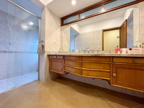 Excelente Casa En Venta De 5 Dormitorios En Lugano, Punta Del Este.