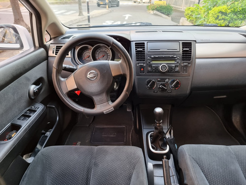 Nissan Tiida 1.8 Visia 5 p