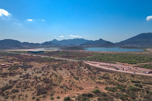 Terreno De 1 Hectárea Sobre El Blv Tetakawi Con Vista Parcial Al Mar
