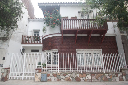 Venta Casa Parque Chas 4 Ambientes Cochera Patio