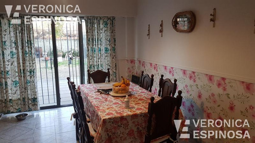 Casa De Tres Ambientes En Venta. Hurlingham.