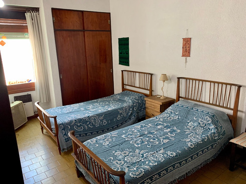 Excelente Casa Zona Golf, 3 Dormitorios 3 Baños Cochera Quincho Cerrado Parrilla Hermoso Parque