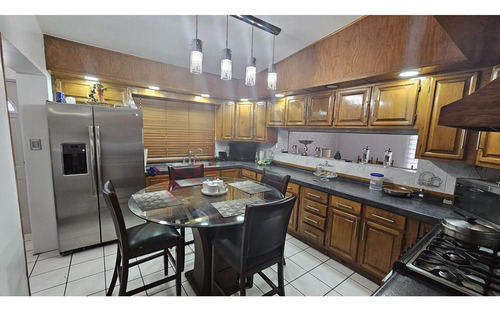 Casa En Venta De 1 Piso Con 3 Recamaras En Planta Baja, Colonia Los Pinos.