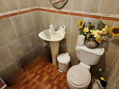 Local Comercial En Alquiler Macuto #24-3342 Johana Blanco