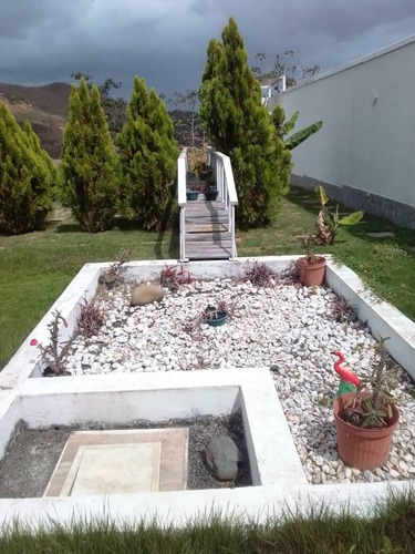 Se Vende Casa Quinta 450m2 Bosques De La Lagunita