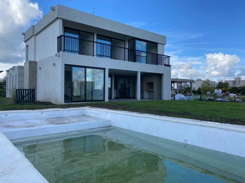 Imagen 24 de 26 de Casa En Venta En Barrio Santa Rita