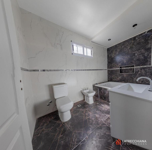 Casa En Venta, A Estrenar. 5 Dormitorios. Horizontes Al Sur.