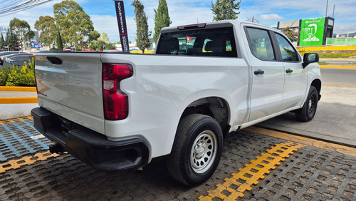 Chevrolet Silverado 4.3 V6 1500 WT Doble Cabina 4x2 At