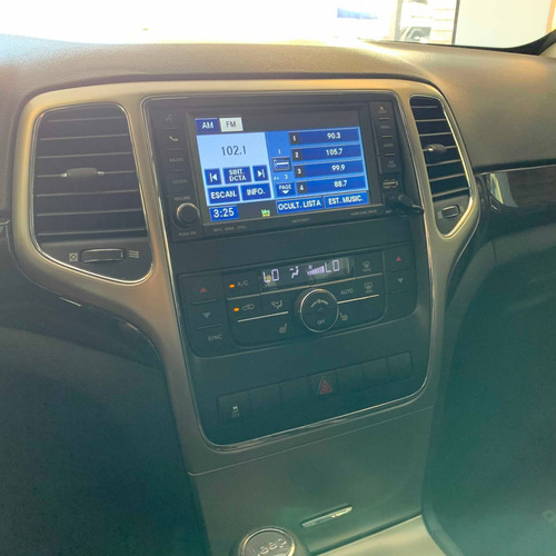 Jeep Grand Cherokee 3.6 Laredo 4x4 V6 24v Gasolina 4p