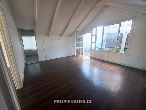 Casa En Venta De 4 Dorm. En Ñuñoa