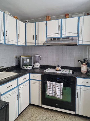 Se Vende Comodo Apartamento En Avenida Universidad La Candelaria Centro. Jp