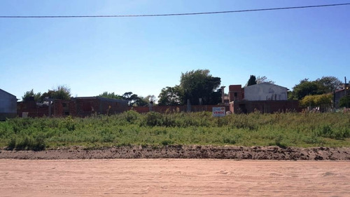 Imagen 1 de 12 de Venta De Lote Sobre Av. Naval