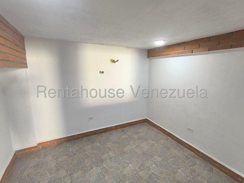 Rz Vende ¡inicia Tu Proyecto Empresarial Con El Pie Derecho! Este Galpón Cuenta Con Todos Los Servicios Necesarios Para Que Tu Negocio Funcione Sin Contratiempos. 25-9223 Jun6