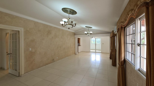 Imagen 2 de 14 de Venta De Casa De 250 M2 En Quintas De Monticello 21-11771
