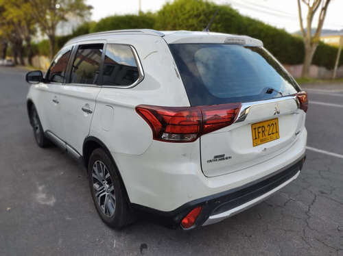 Mitsubishi Outlander Kaiteki Premiun