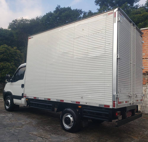 Iveco Daily 35s14 2015 Baú 3,90