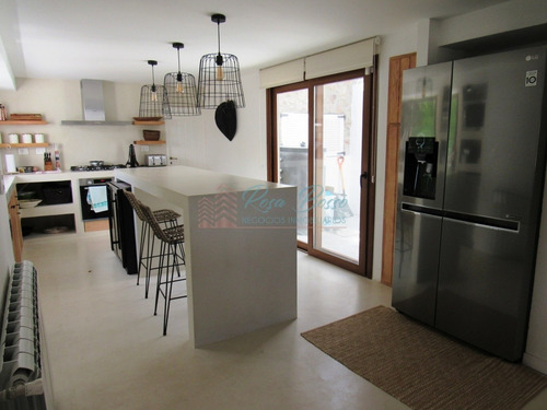 Casa En Alquiler En Península.- Ref: 6075