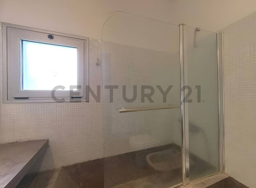 Venta De Casa 5 Dormitorios Lote En Esquina A La Laguna Principal Con Pileta