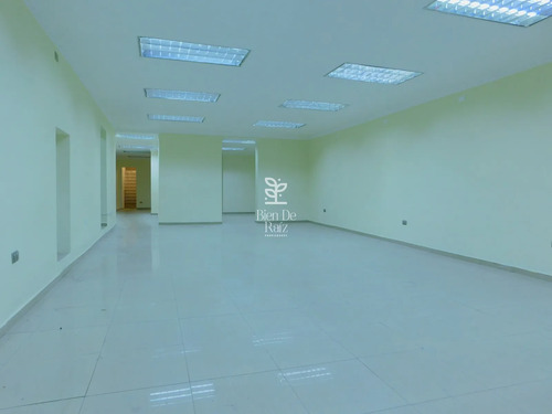 Amplio Local Comercial En Arriendo