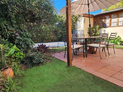 Casa En Venta De 5 Dorm. En Las Condes
