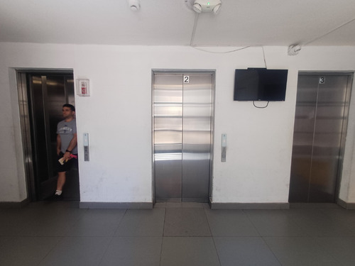 Cómodo / Edificio Tranquilo Y Familiar/ Con Estacionamiento