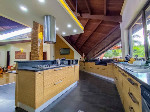 Hortiz Espectacular Casa De Lujo En Venta En El Solar, Guataparo, Planta 100% Y Pozo De Agua, Piscina, Arquitectura Moderna, Pisos Y Techos De Madera. Mini Fincas El Solar,264435