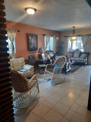 Vendo Casa De 2 Niveles En La Jacobo Majluta