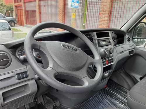 Imagen 6 de 11 de Iveco Daily Furgón 12m3 Chasis 55c17 3300