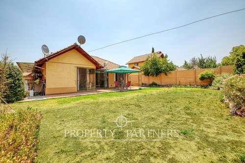 Casa Chilena En Condominio Consolidado En Chicureo...