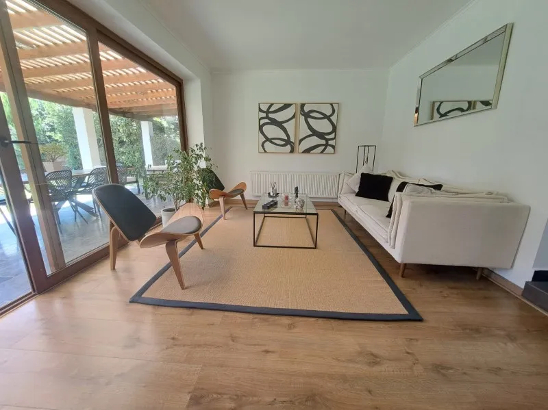 Imagen 3 de 17 de Impecable Casa Avenida José Rabat / Padre Sergio Correa
