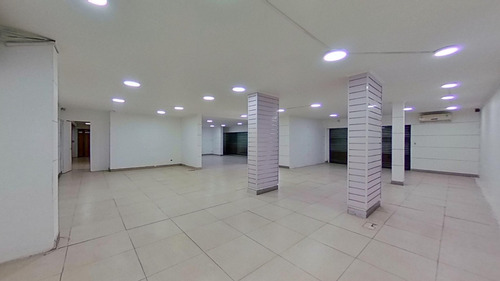 Amplia Propiedad Comercial - Los Conquistadores