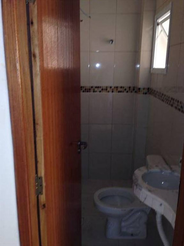 Imagem 5 de 16 de Sobrado Novo Triplex Com 03 Dormitórios 02 Banheiros Área De Lazer Com Churrasqueira, Quintal Individual, Garagem Fechada, Fino Acabamento Em Granito E Porcelanato Na Vila Voturuá Em São Vicente Com