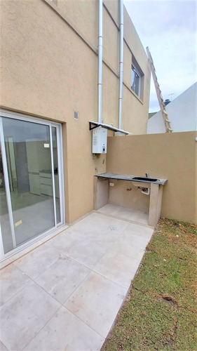 Imagen 8 de 14 de Duplex 3 Amb - Cochera Y Patio - A Estrenar // Merlo 1100